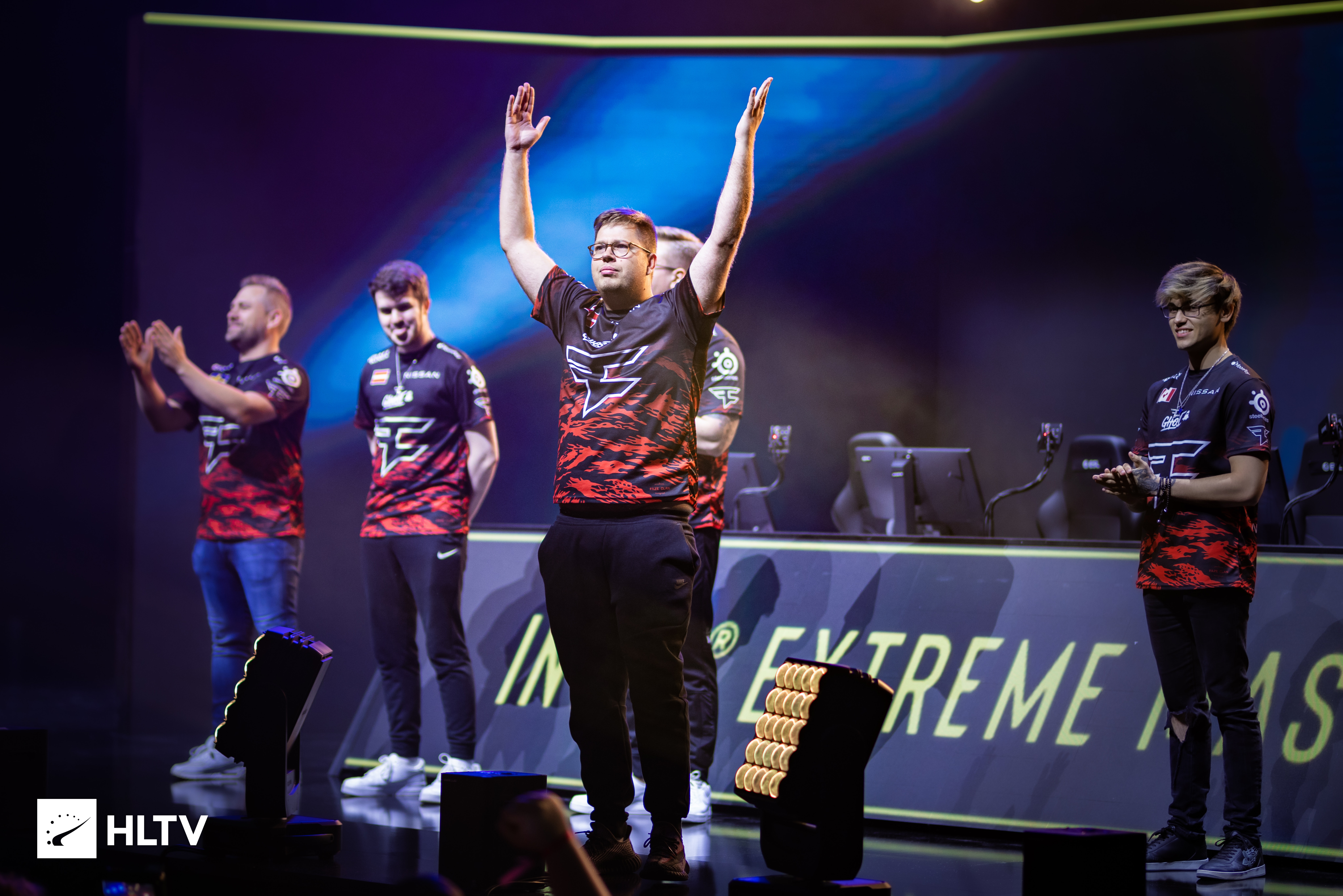 如何在两大 如何在两大